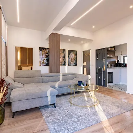 Ferienwohnung Golden View - Breathtaking Location In Bukarest Exterior foto