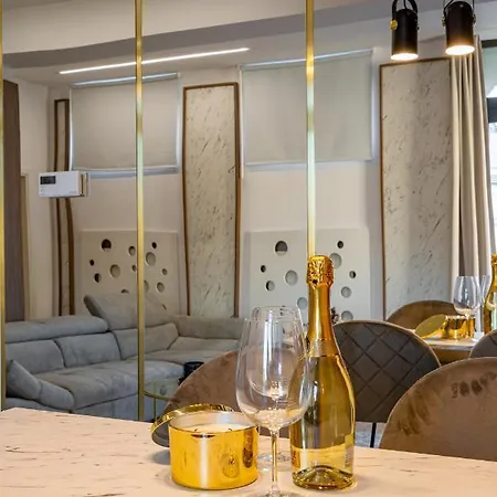 Ferienwohnung Golden View - Breathtaking Location In Bukarest Exterior foto