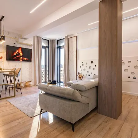 Ferienwohnung Golden View - Breathtaking Location In Bukarest Exterior foto