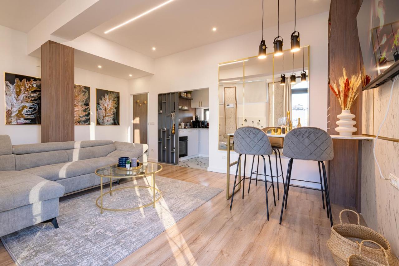 Golden View - Breathtaking Location In Apartment Bukarest