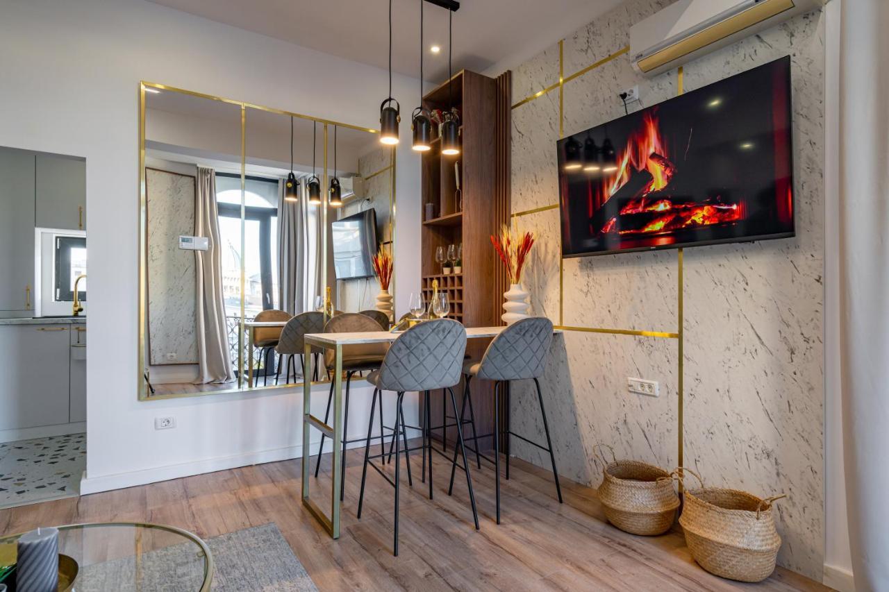 Golden View - Breathtaking Location In Apartment Bukarest